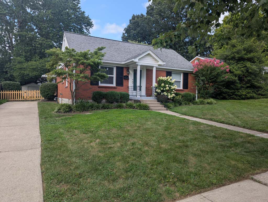 Photo of 621 Cardinal Lane, Lexington, KY 40503 (MLS # 26020197)