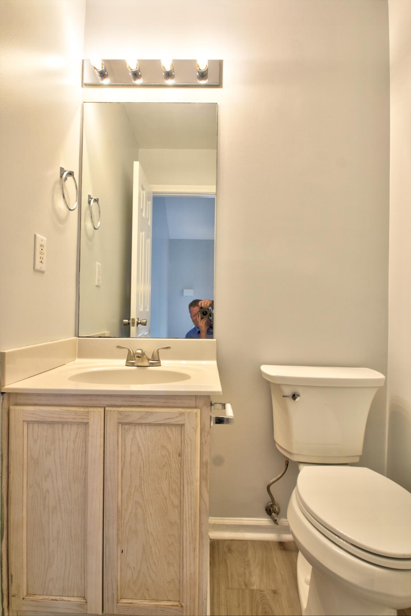 Nicholasville, Kentucky 40356, United States, 2 Bedrooms Bedrooms, ,2 BathroomsBathrooms,Residential,Contingent,128809