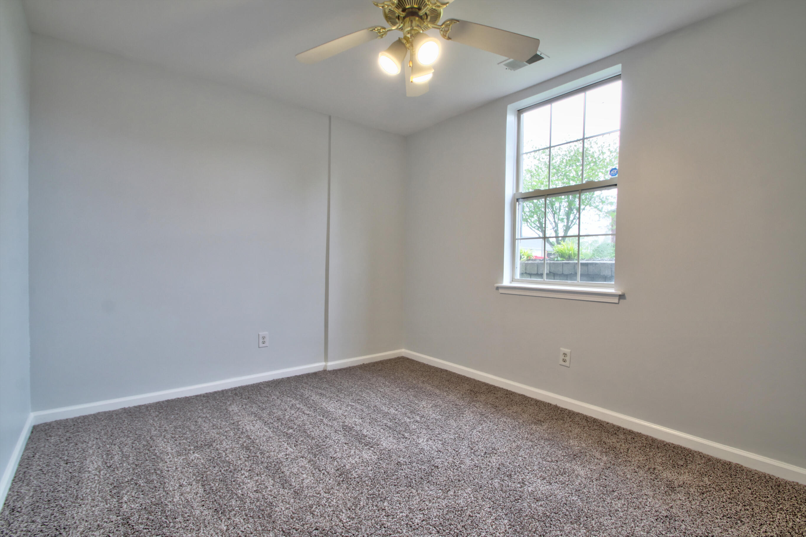 Nicholasville, Kentucky 40356, United States, 2 Bedrooms Bedrooms, ,2 BathroomsBathrooms,Residential,Contingent,128809