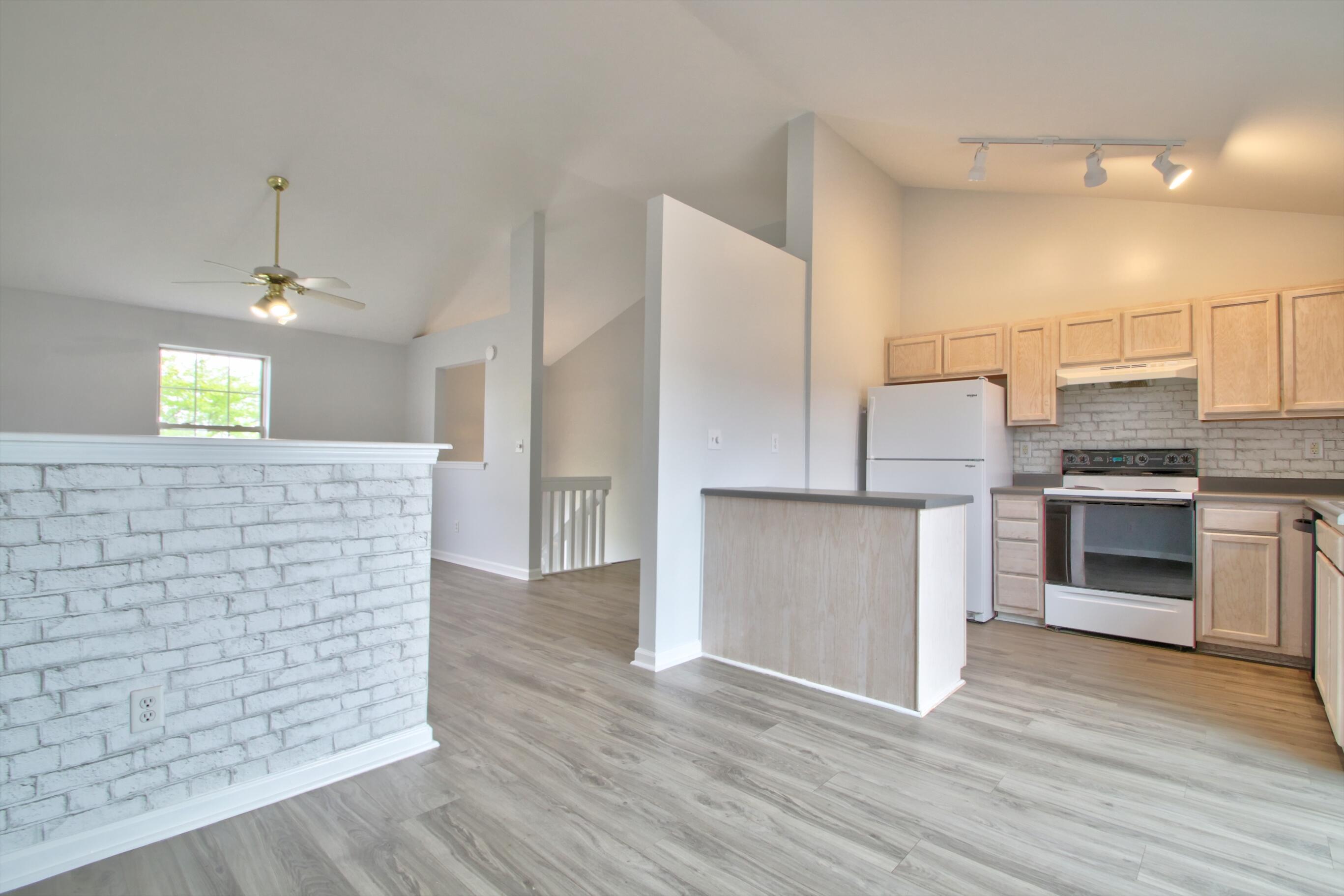 Nicholasville, Kentucky 40356, United States, 2 Bedrooms Bedrooms, ,2 BathroomsBathrooms,Residential,Contingent,128809