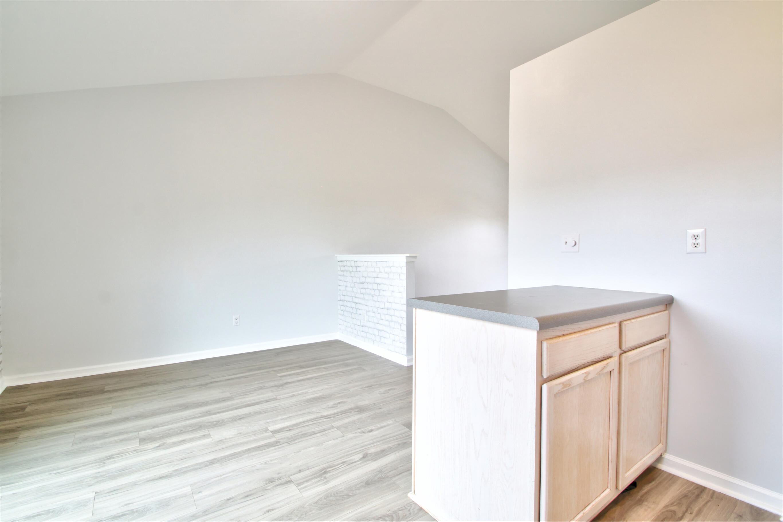 Nicholasville, Kentucky 40356, United States, 2 Bedrooms Bedrooms, ,2 BathroomsBathrooms,Residential,Contingent,128809