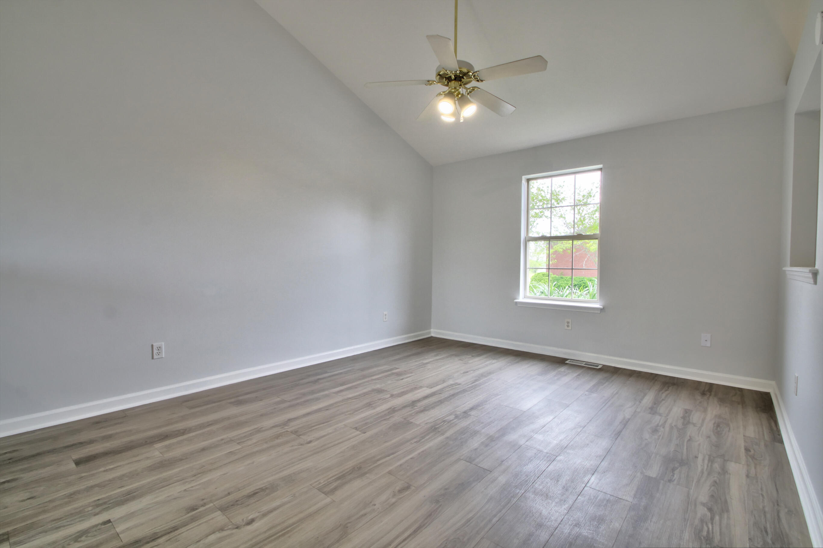 Nicholasville, Kentucky 40356, United States, 2 Bedrooms Bedrooms, ,2 BathroomsBathrooms,Residential,Contingent,128809