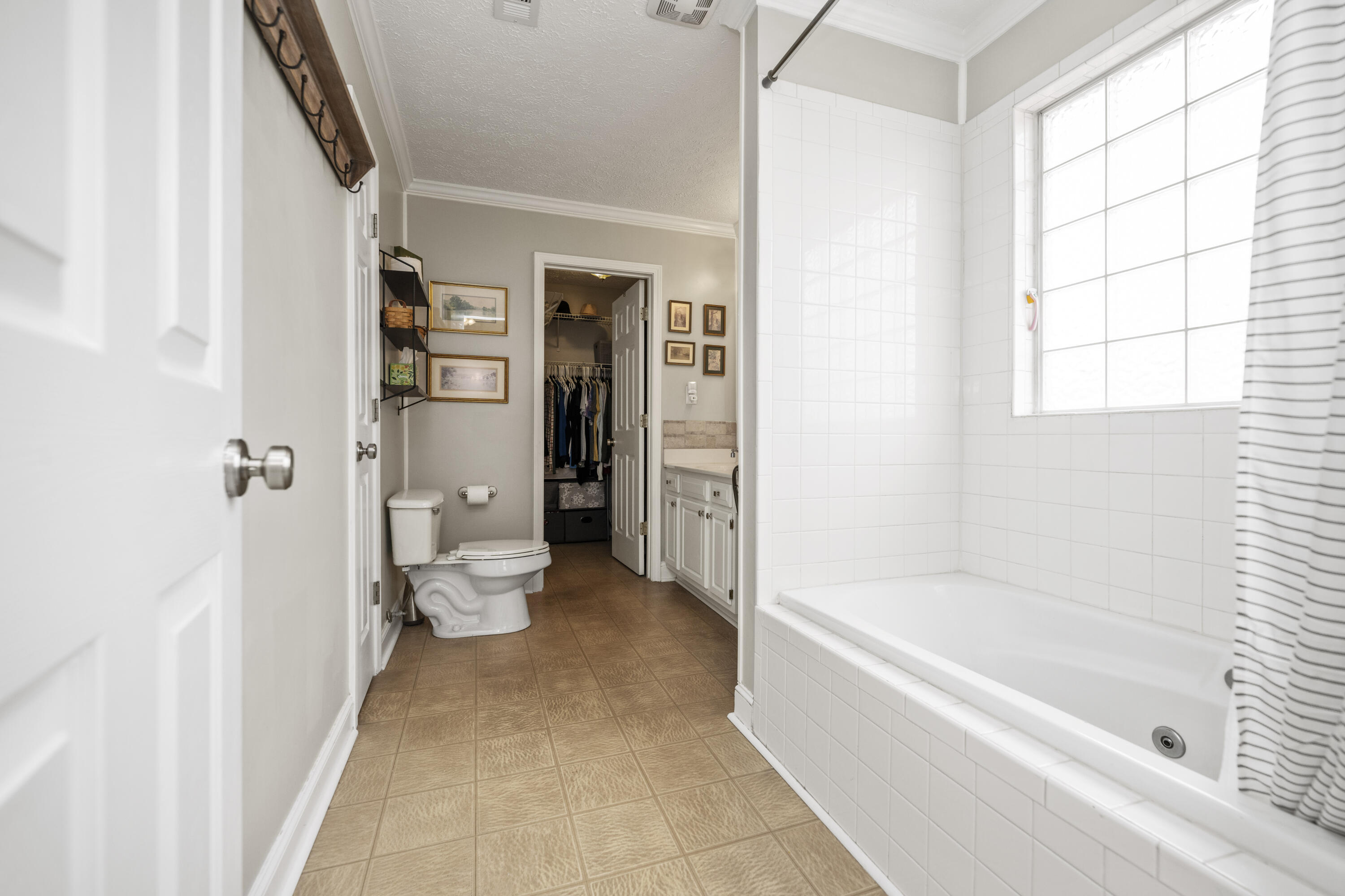 Winchester, Kentucky 40391, United States, 5 Bedrooms Bedrooms, ,3 BathroomsBathrooms,Residential,Active,95748