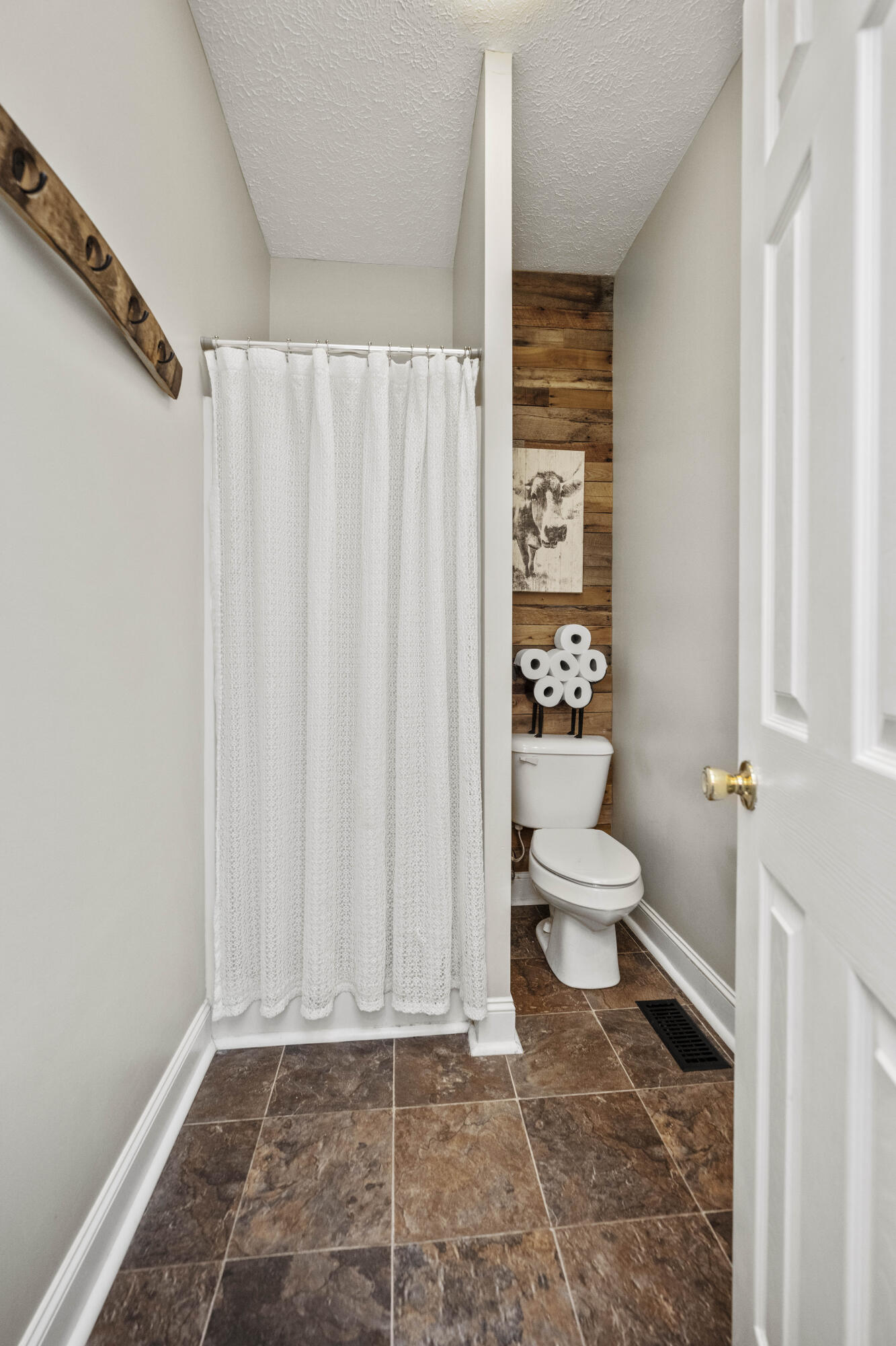 Winchester, Kentucky 40391, United States, 5 Bedrooms Bedrooms, ,3 BathroomsBathrooms,Residential,Active,95748