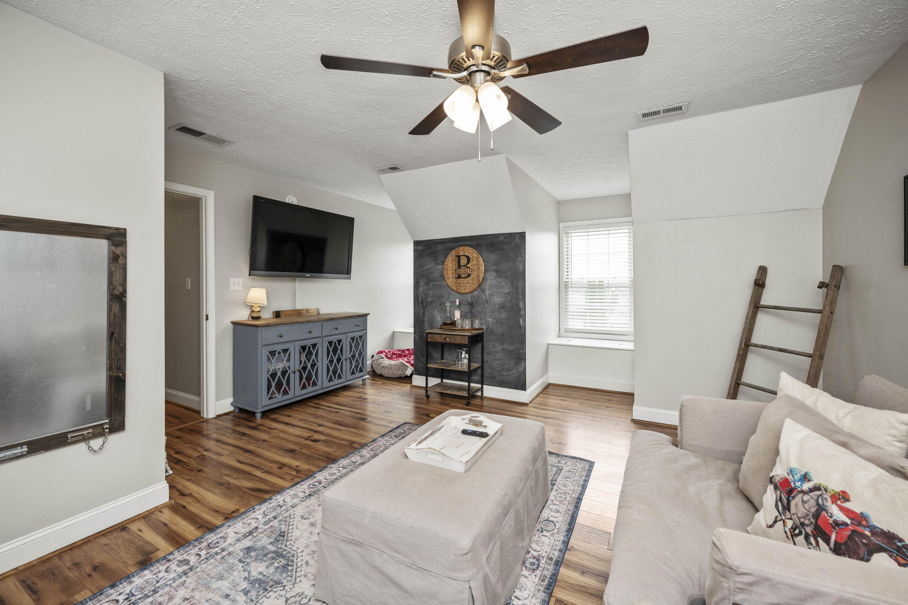 Winchester, Kentucky 40391, United States, 5 Bedrooms Bedrooms, ,3 BathroomsBathrooms,Residential,Active,95748