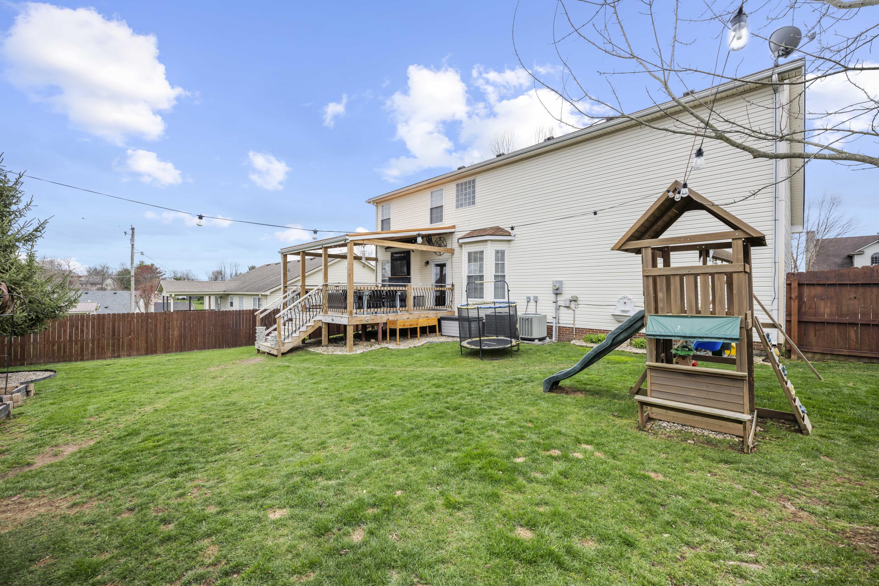 Winchester, Kentucky 40391, United States, 5 Bedrooms Bedrooms, ,3 BathroomsBathrooms,Residential,Active,95748