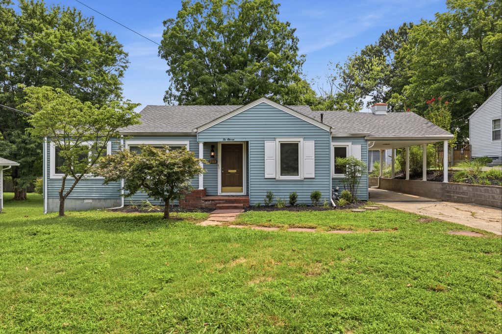 Photo of 211 S 13th Street, Murray, KY 42071 (MLS # 26020634)