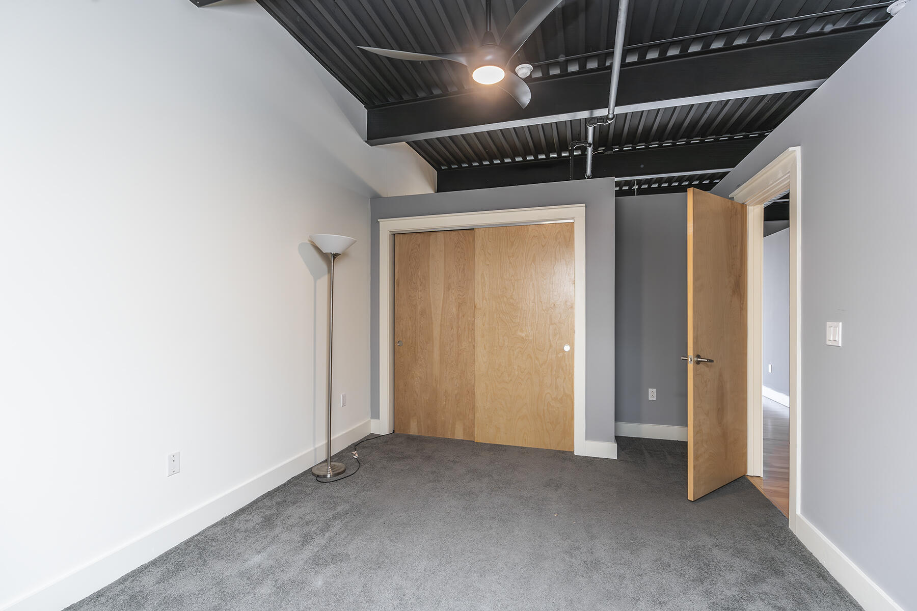 Lexington, Kentucky 40507, United States, 2 Bedrooms Bedrooms, ,2 BathroomsBathrooms,Residential,Pending,2887