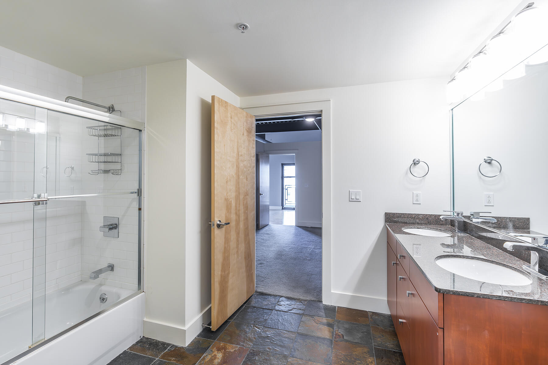 Lexington, Kentucky 40507, United States, 2 Bedrooms Bedrooms, ,2 BathroomsBathrooms,Residential,Pending,2887