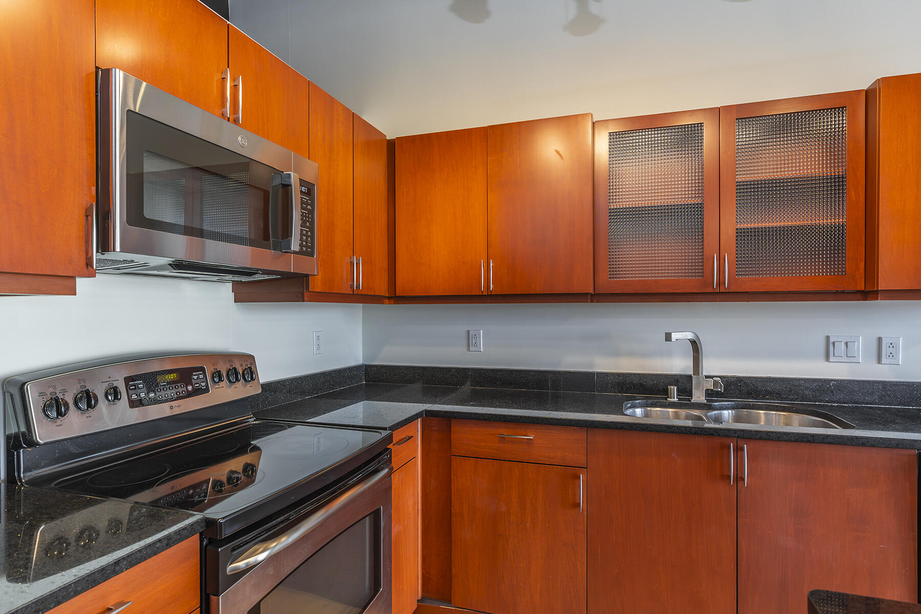 Lexington, Kentucky 40507, United States, 2 Bedrooms Bedrooms, ,2 BathroomsBathrooms,Residential,Pending,2887