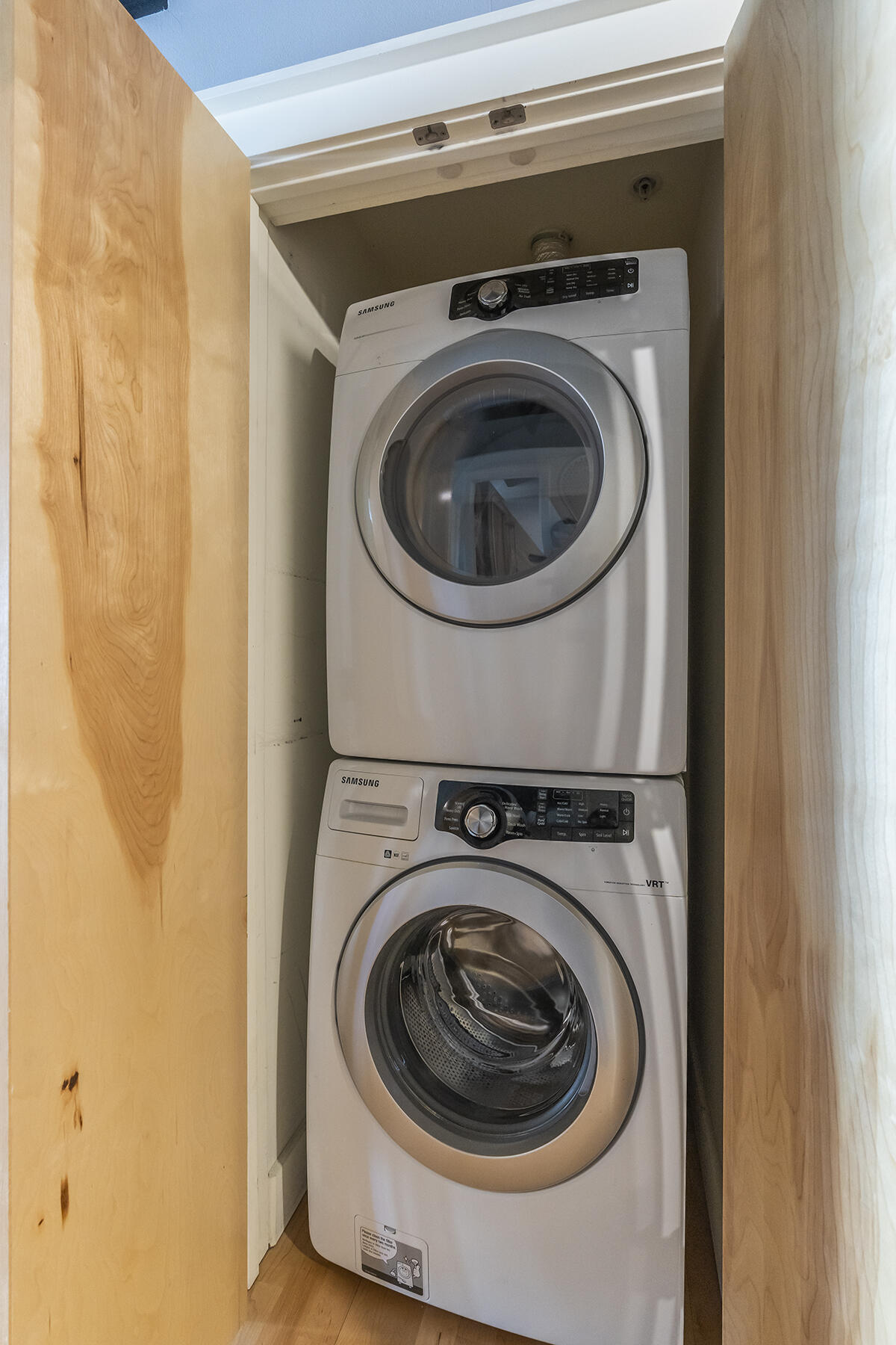 Lexington, Kentucky 40507, United States, 2 Bedrooms Bedrooms, ,2 BathroomsBathrooms,Residential,Pending,2887