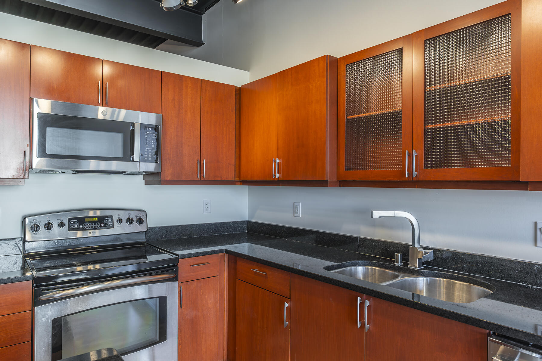 Lexington, Kentucky 40507, United States, 2 Bedrooms Bedrooms, ,2 BathroomsBathrooms,Residential,Pending,2887