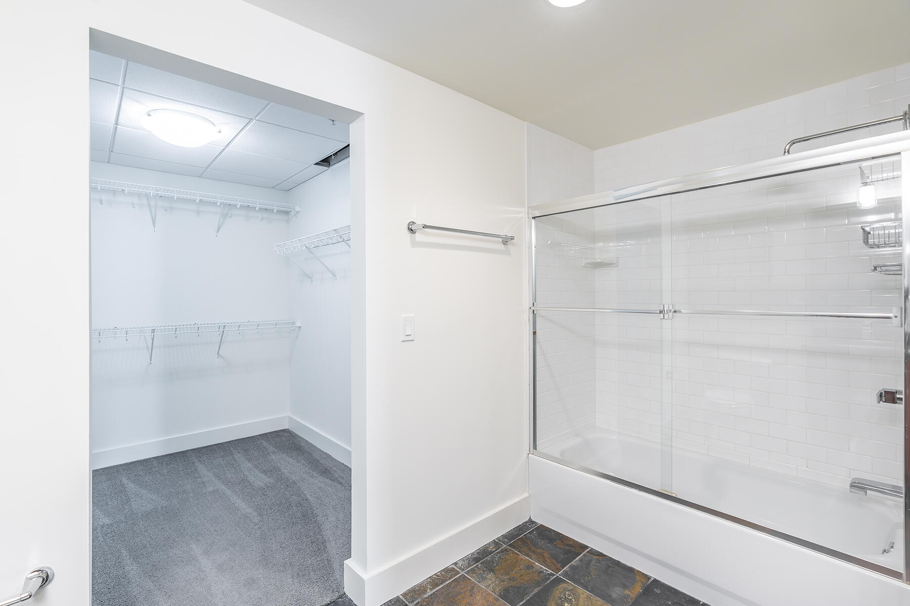 Lexington, Kentucky 40507, United States, 2 Bedrooms Bedrooms, ,2 BathroomsBathrooms,Residential,Pending,2887