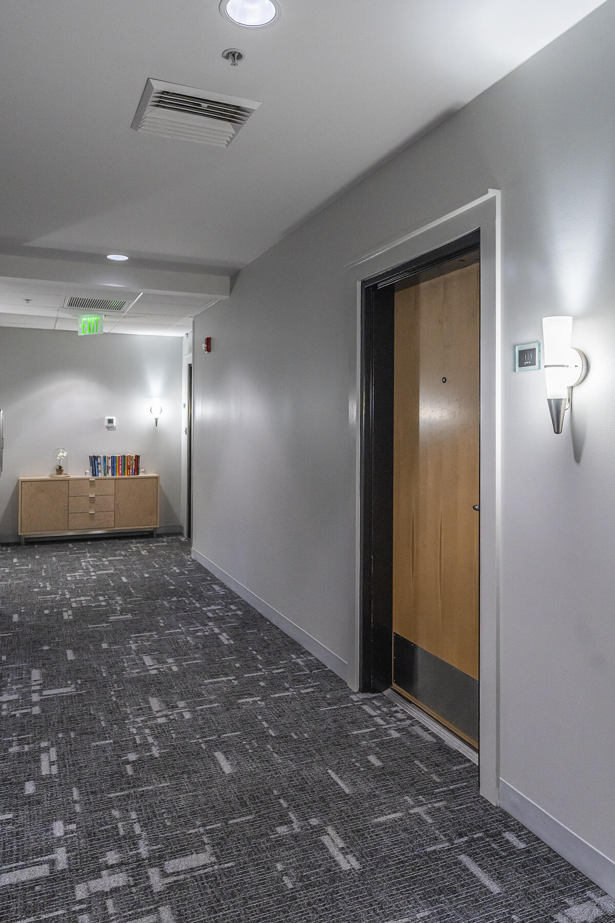 Lexington, Kentucky 40507, United States, 2 Bedrooms Bedrooms, ,2 BathroomsBathrooms,Residential,Pending,2887