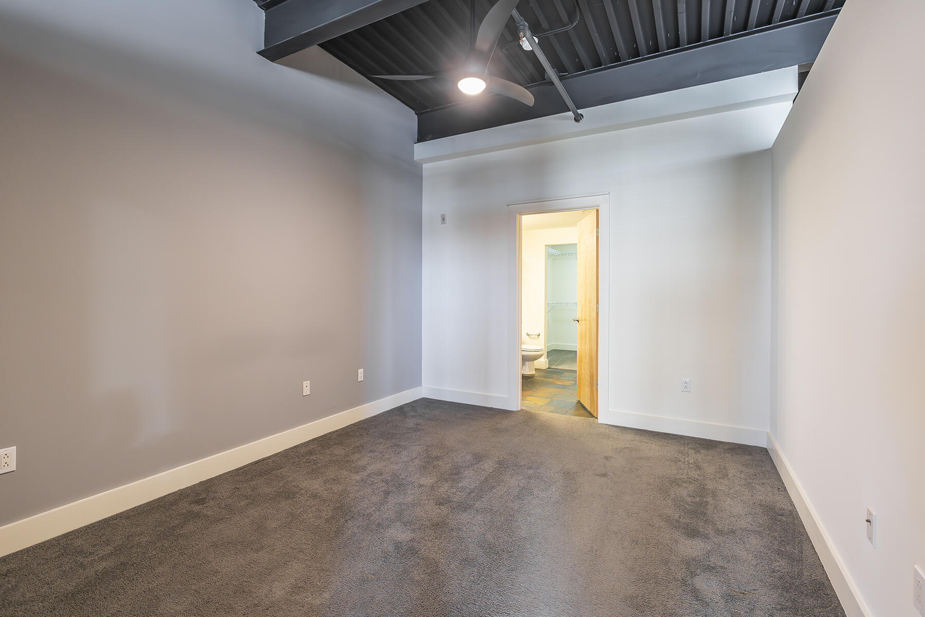 Lexington, Kentucky 40507, United States, 2 Bedrooms Bedrooms, ,2 BathroomsBathrooms,Residential,Pending,2887