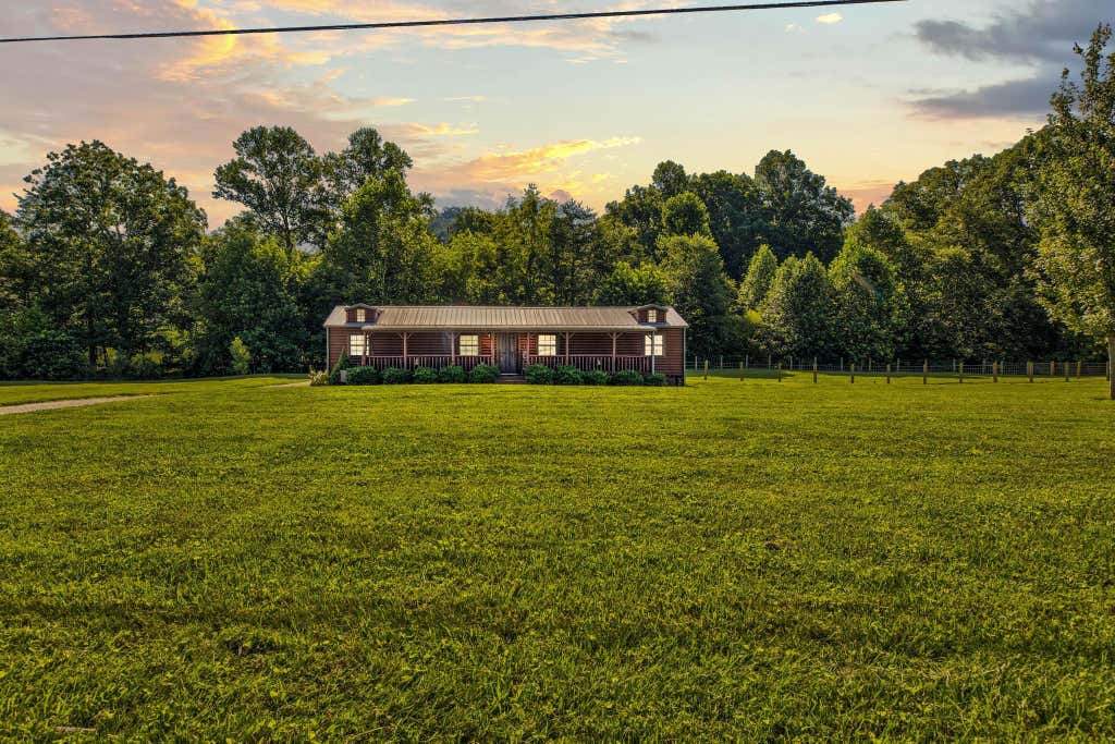 Photo of 975 Clay Lick Road, Jeffersonville, KY 40337 (MLS # 26020797)