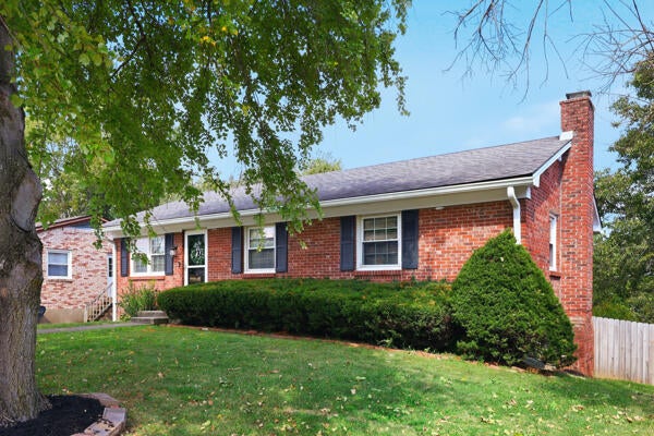 Photo of 325 E Tiverton Way, Lexington, KY 40517 (MLS # 26027415)