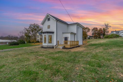 Photo of 218 Danville Street, Lancaster, KY 40444 (MLS # 25506216)