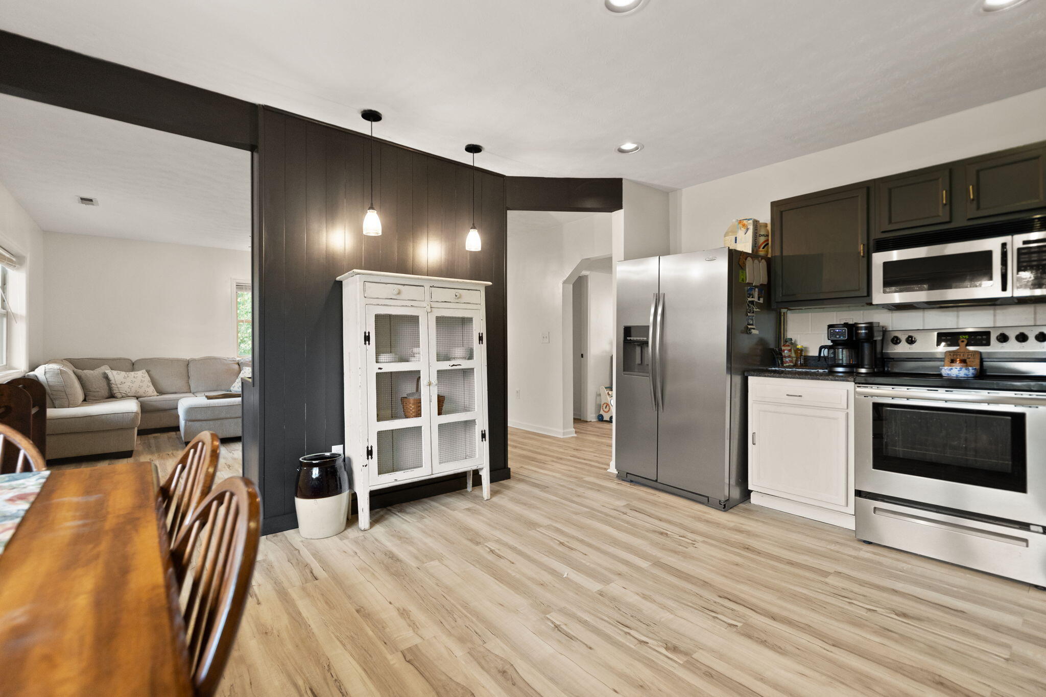 Waco, Kentucky 40385, United States, 2 Bedrooms Bedrooms, ,2 BathroomsBathrooms,Residential,Pending,216616