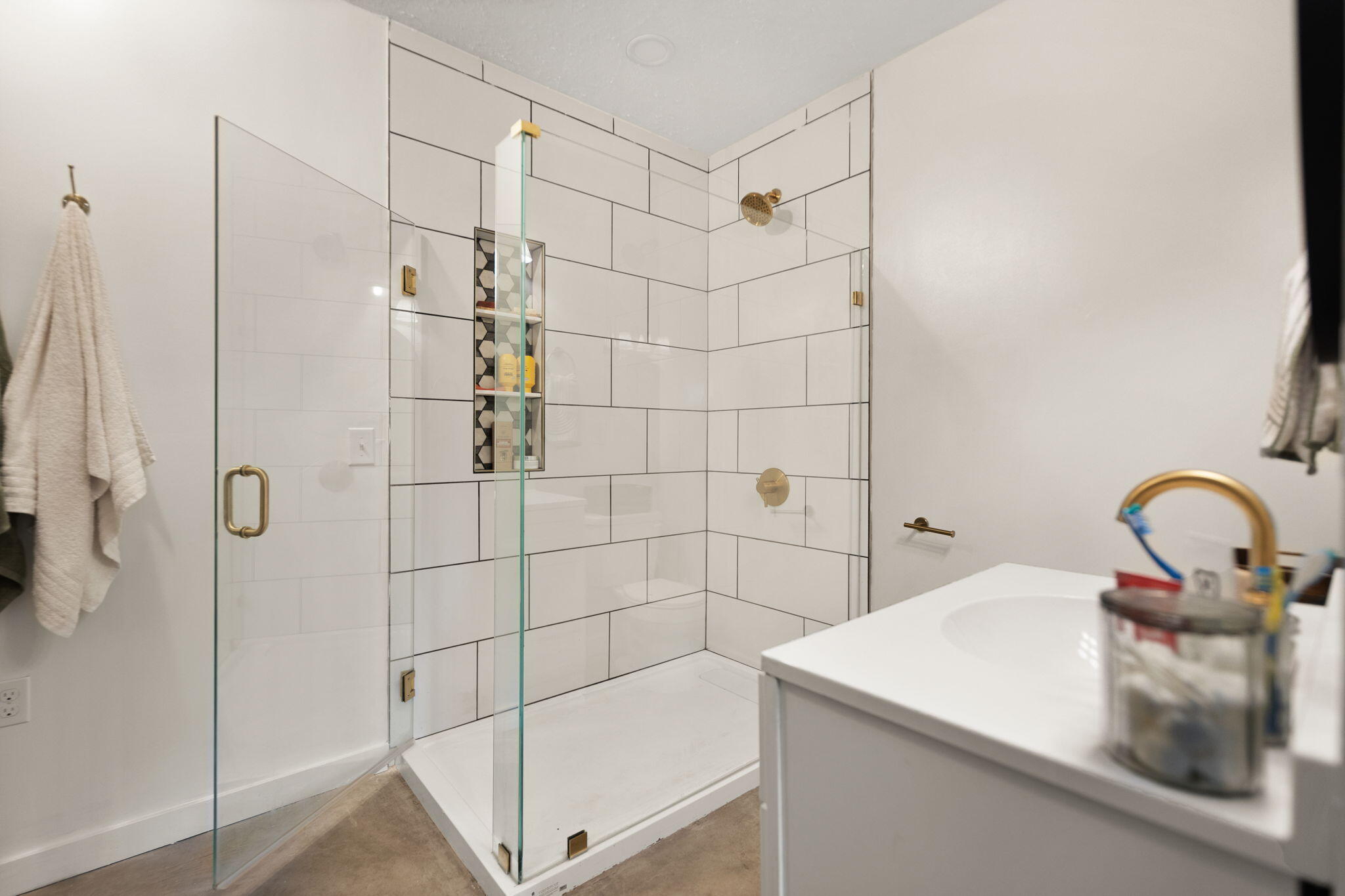 Waco, Kentucky 40385, United States, 2 Bedrooms Bedrooms, ,2 BathroomsBathrooms,Residential,Pending,216616