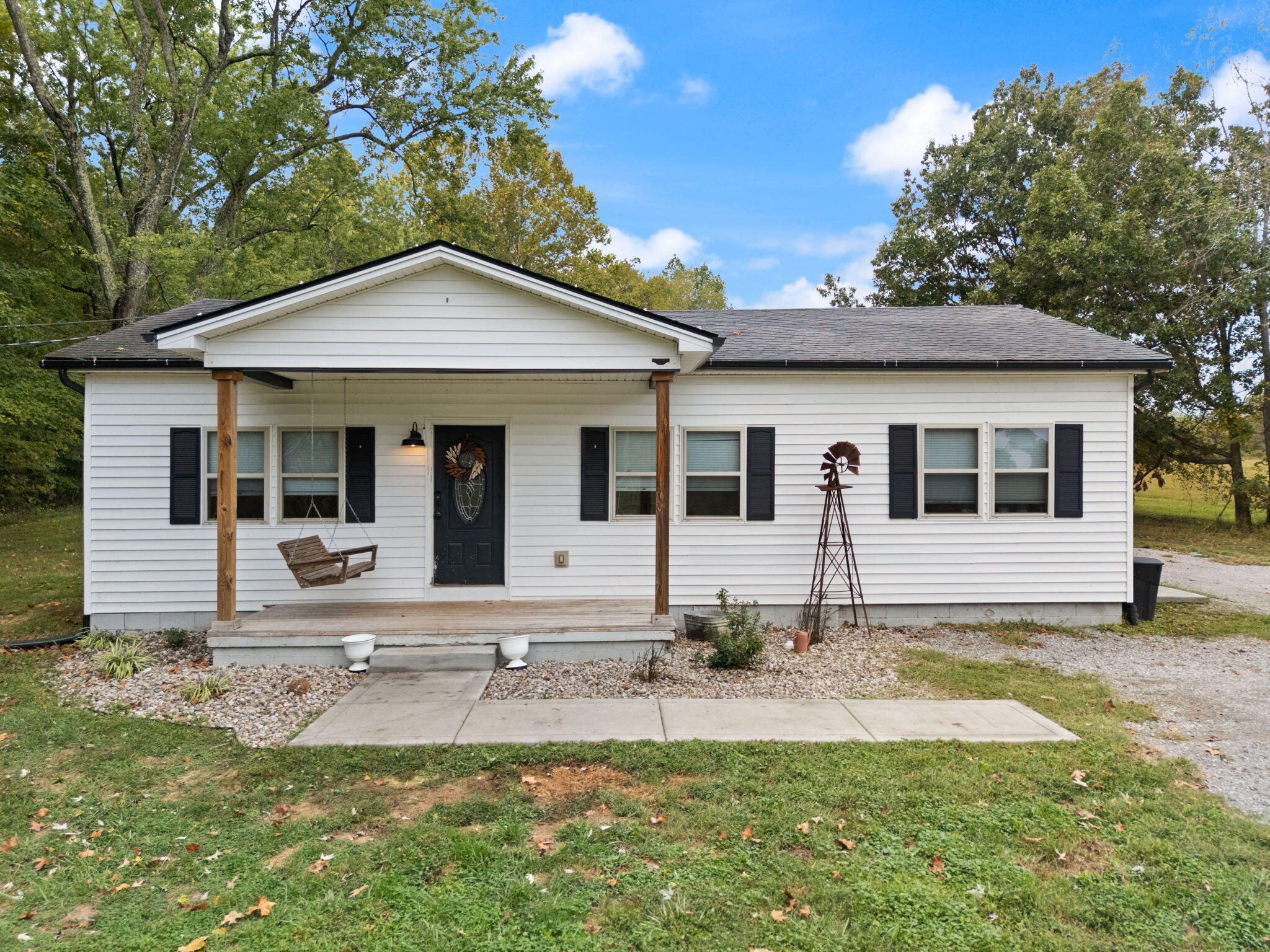 Waco, Kentucky 40385, United States, 2 Bedrooms Bedrooms, ,2 BathroomsBathrooms,Residential,Pending,216616