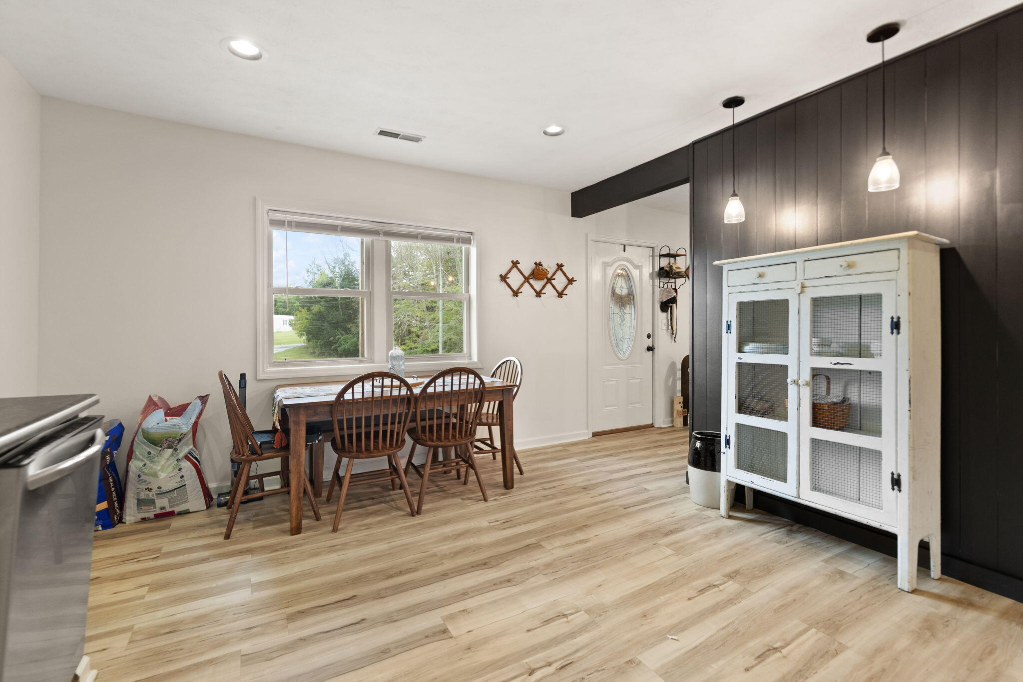 Waco, Kentucky 40385, United States, 2 Bedrooms Bedrooms, ,2 BathroomsBathrooms,Residential,Pending,216616