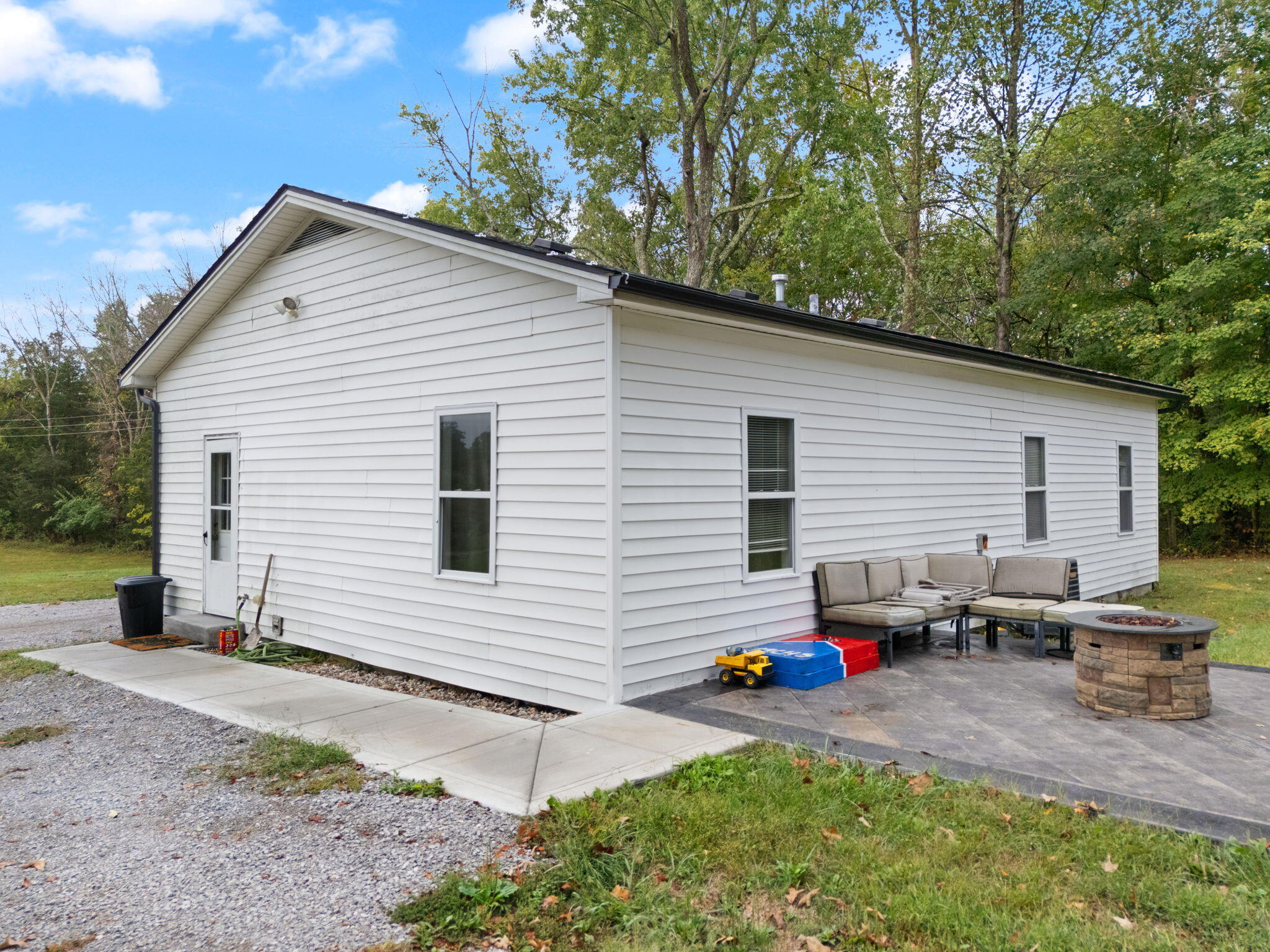 Waco, Kentucky 40385, United States, 2 Bedrooms Bedrooms, ,2 BathroomsBathrooms,Residential,Pending,216616