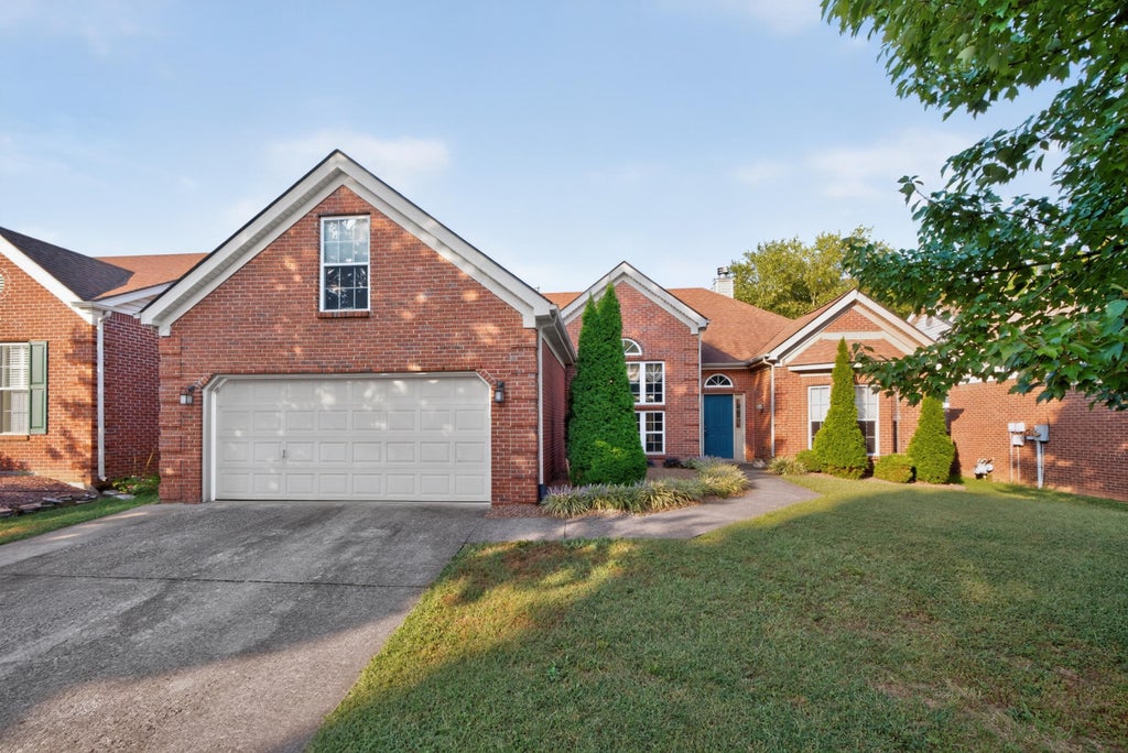 Photo of 3233 Drayton Place, Lexington, KY 40503 (MLS # 26025789)