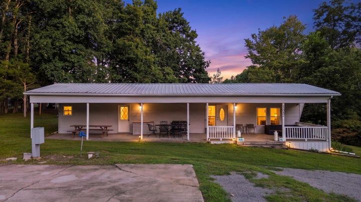 Photo 1 of 32 — 1842 Highway 1383, Russell Springs, KY 42642