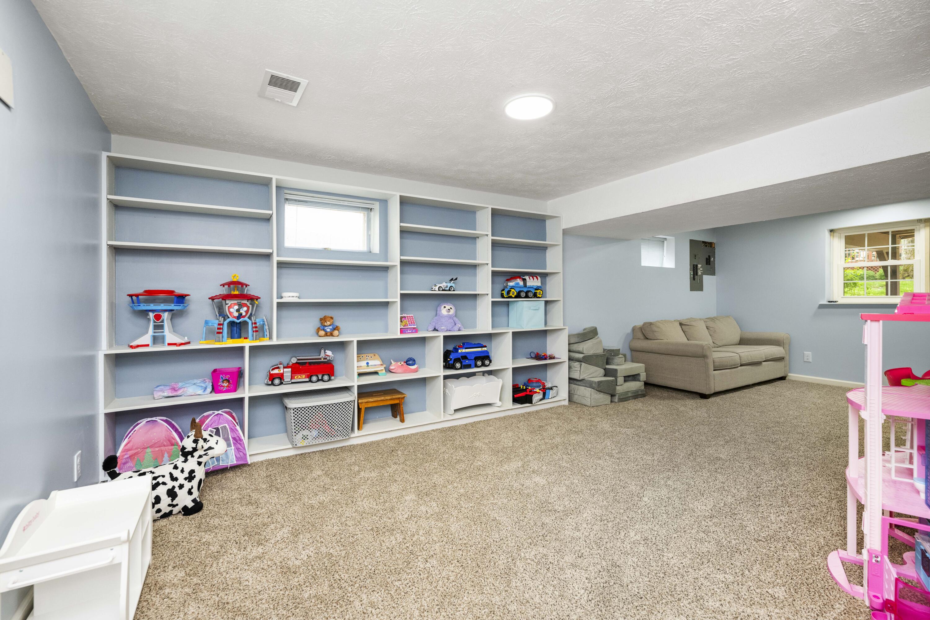 Lexington, Kentucky 40503, United States, 4 Bedrooms Bedrooms, ,3 BathroomsBathrooms,Residential,Active,131001