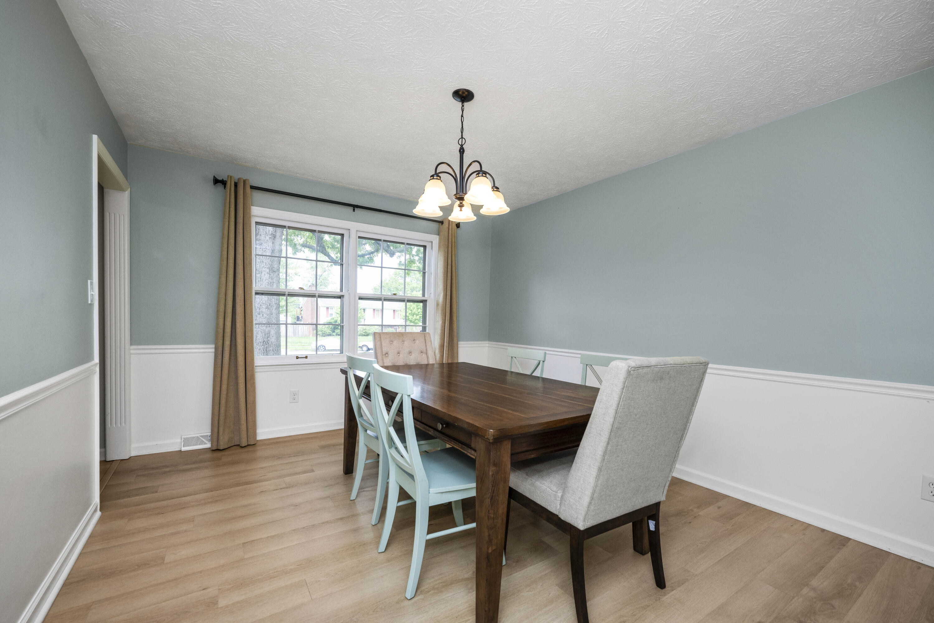 Lexington, Kentucky 40503, United States, 4 Bedrooms Bedrooms, ,3 BathroomsBathrooms,Residential,Active,131001