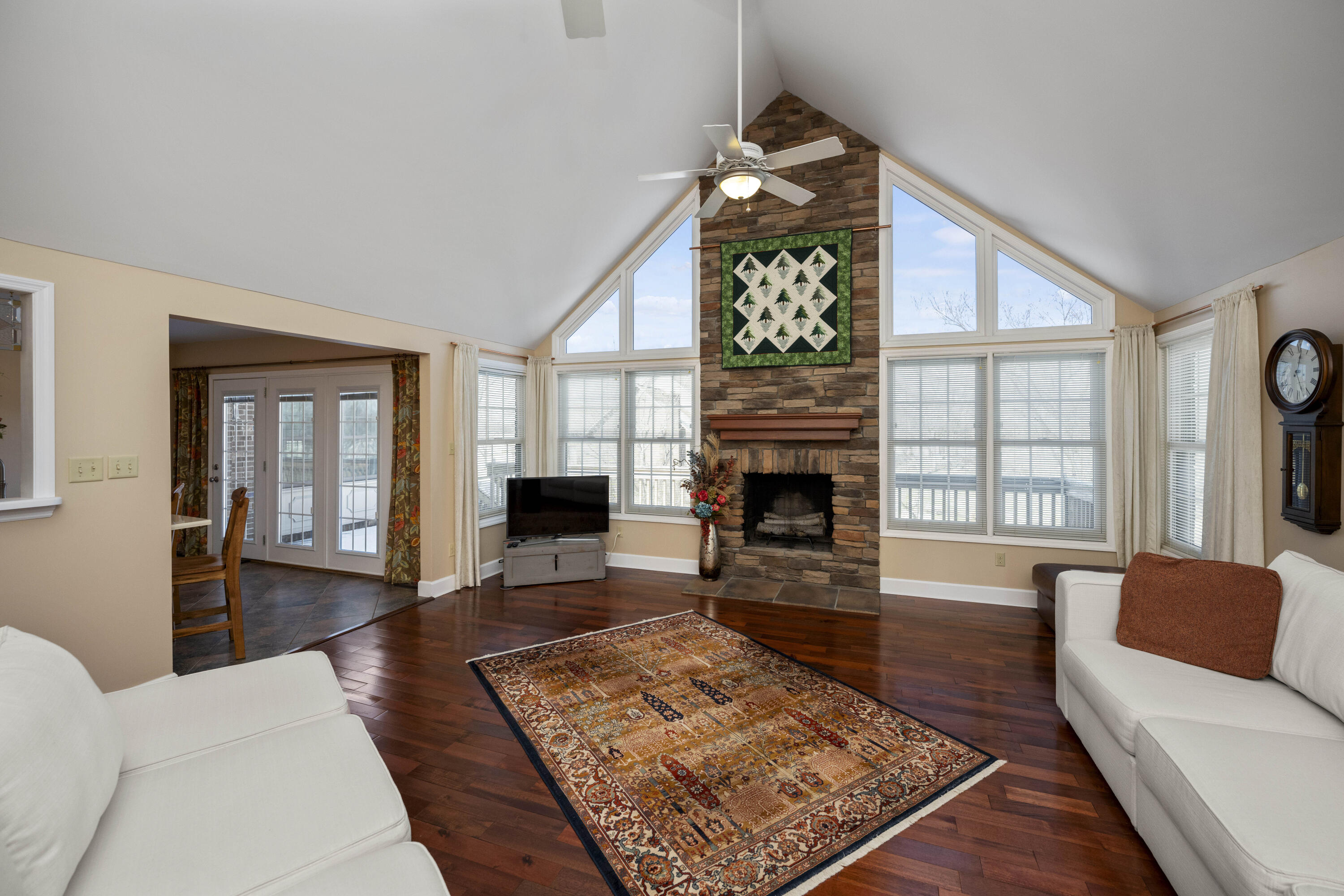 Richmond, Kentucky 40475, United States, 4 Bedrooms Bedrooms, ,3 BathroomsBathrooms,Residential,Contingent,2771