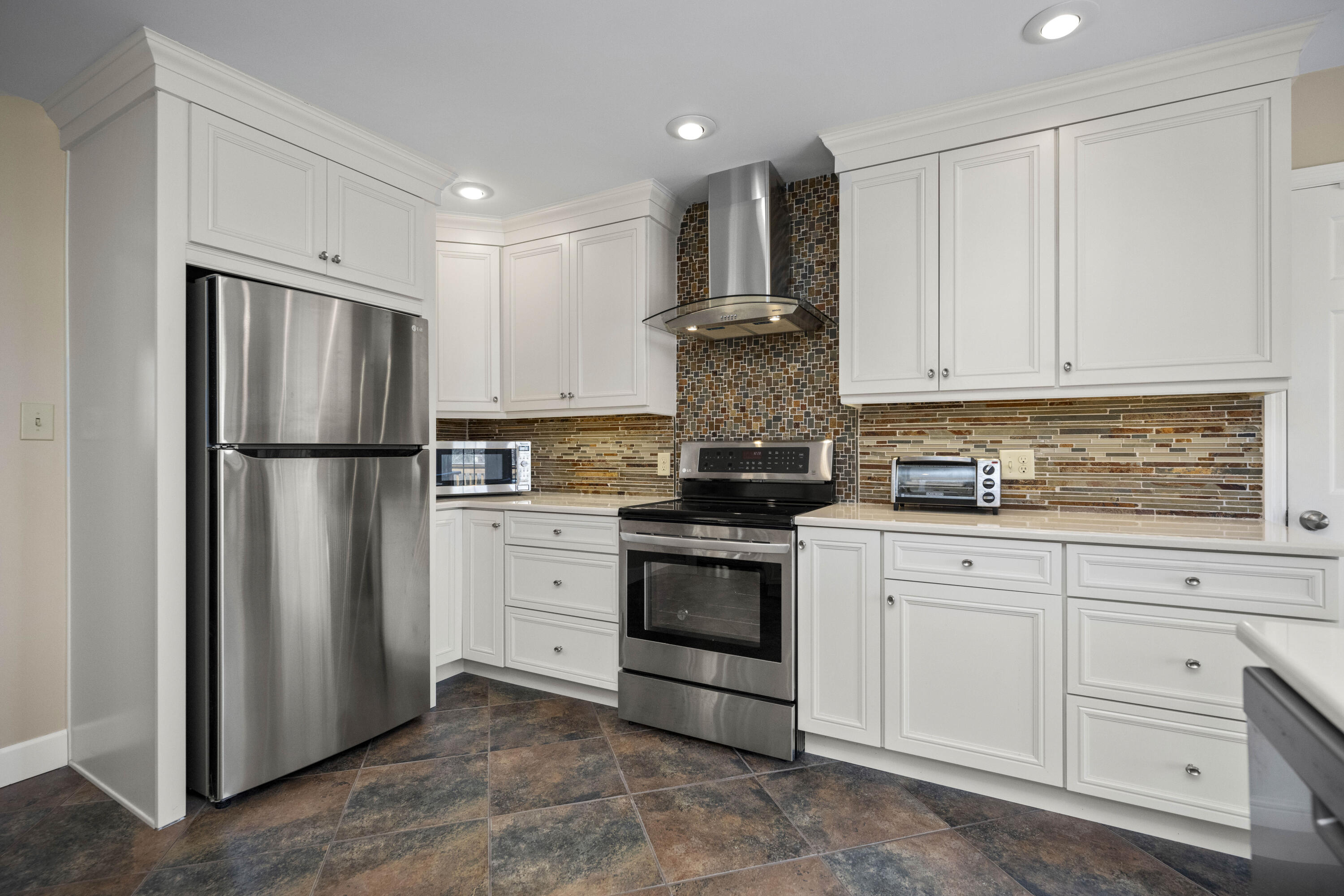 Richmond, Kentucky 40475, United States, 4 Bedrooms Bedrooms, ,3 BathroomsBathrooms,Residential,Contingent,2771