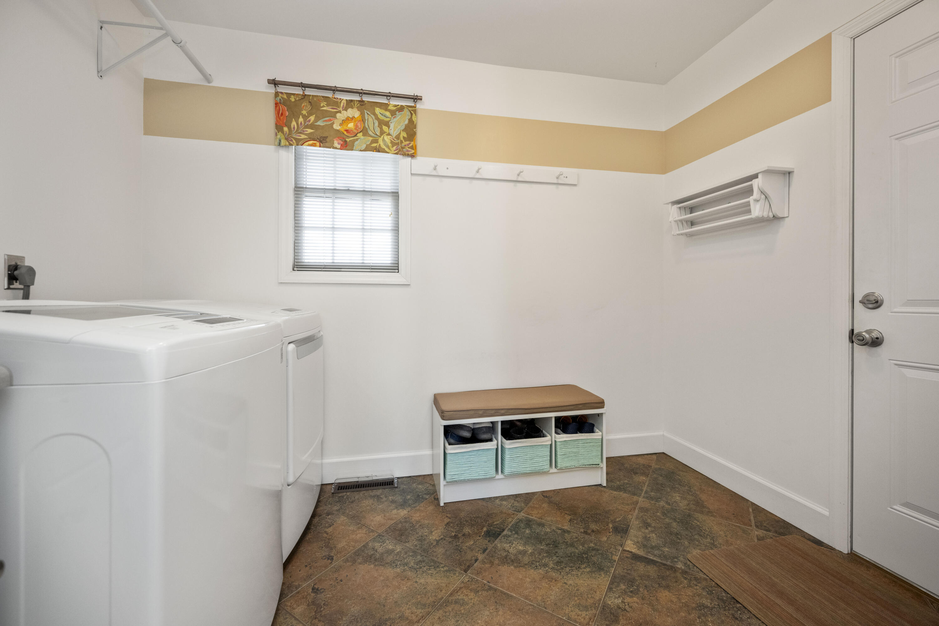 Richmond, Kentucky 40475, United States, 4 Bedrooms Bedrooms, ,3 BathroomsBathrooms,Residential,Contingent,2771