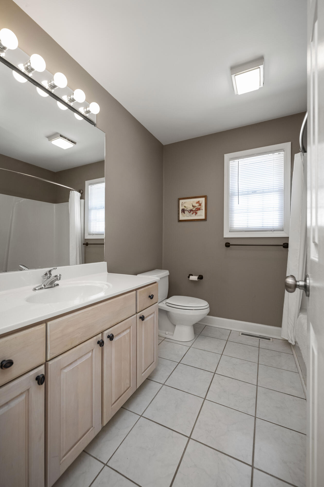 Richmond, Kentucky 40475, United States, 4 Bedrooms Bedrooms, ,3 BathroomsBathrooms,Residential,Contingent,2771