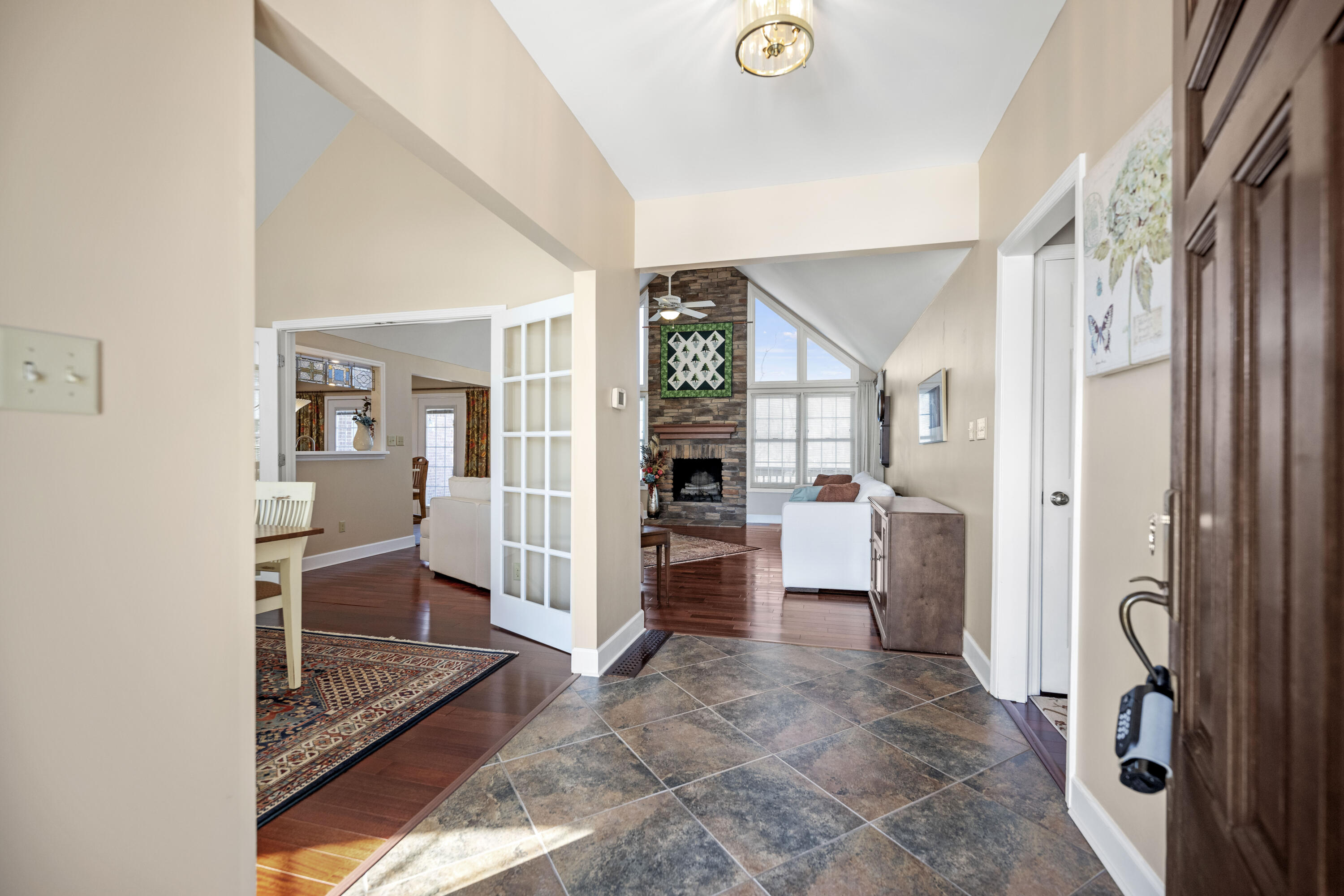 Richmond, Kentucky 40475, United States, 4 Bedrooms Bedrooms, ,3 BathroomsBathrooms,Residential,Contingent,2771