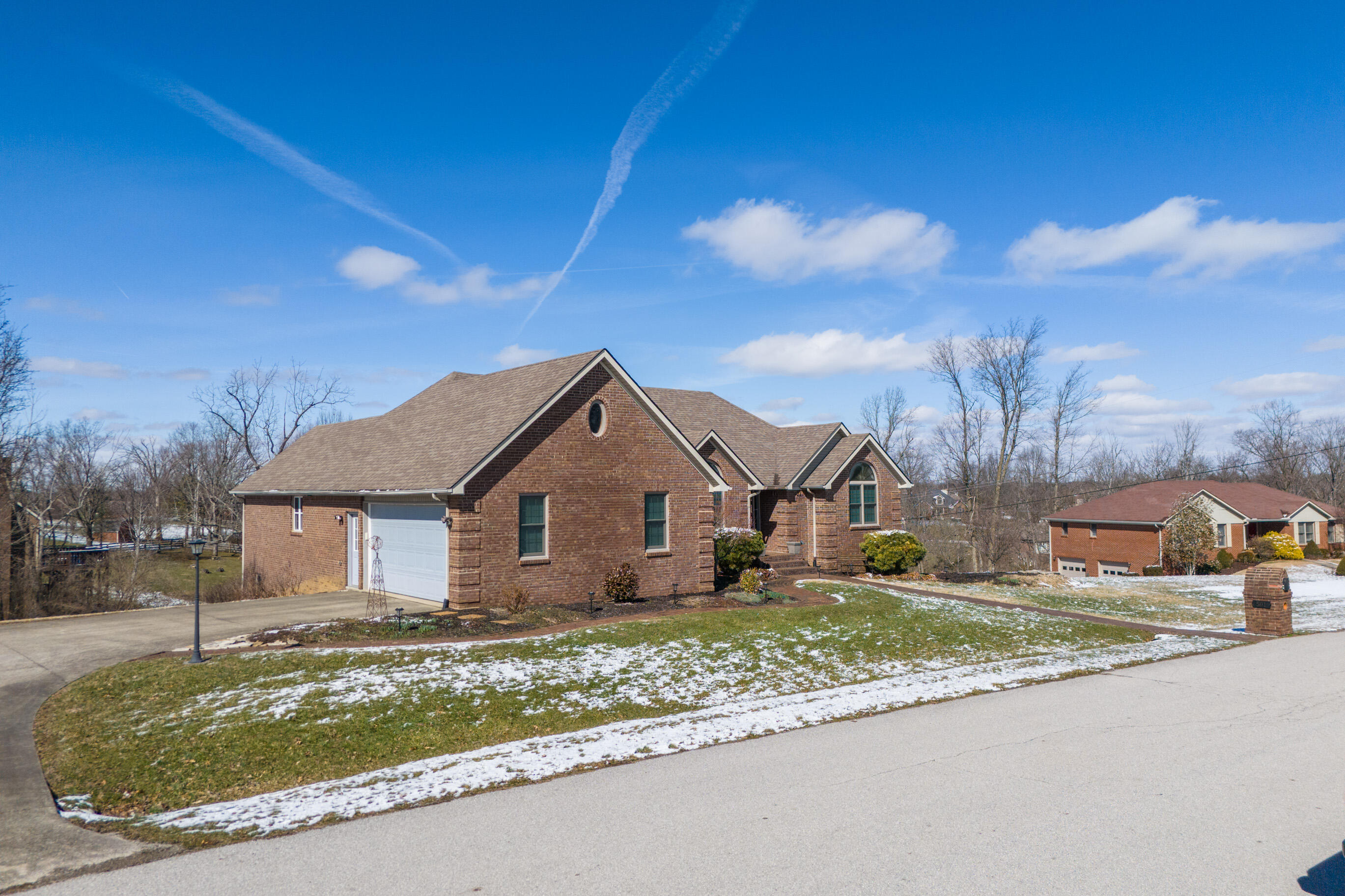 Richmond, Kentucky 40475, United States, 4 Bedrooms Bedrooms, ,3 BathroomsBathrooms,Residential,Contingent,2771