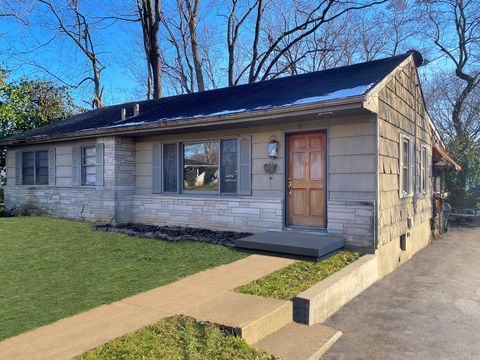 Photo of 520 Kentucky Avenue, Danville, KY 40422 (MLS # 25507664)