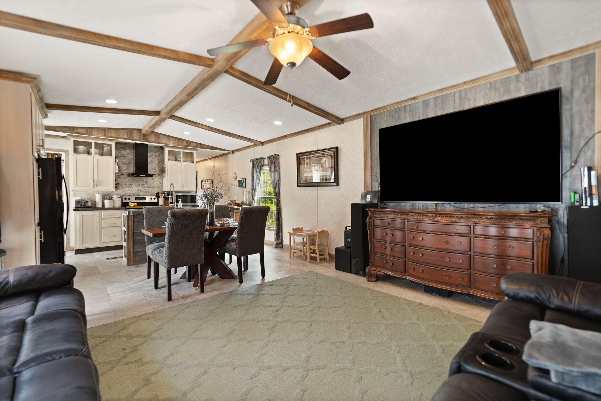 Irvine, Kentucky 40336, United States, 3 Bedrooms Bedrooms, ,2 BathroomsBathrooms,Residential,Active,164552