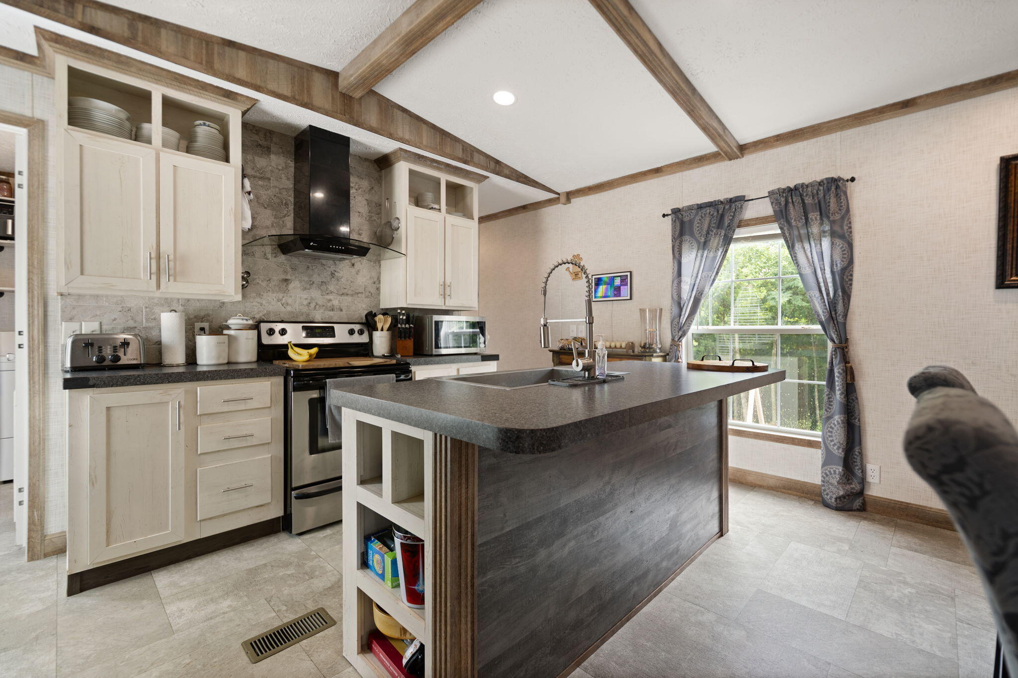 Irvine, Kentucky 40336, United States, 3 Bedrooms Bedrooms, ,2 BathroomsBathrooms,Residential,Active,164552