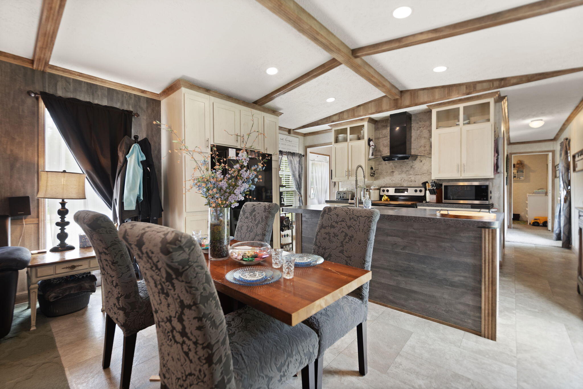 Irvine, Kentucky 40336, United States, 3 Bedrooms Bedrooms, ,2 BathroomsBathrooms,Residential,Active,164552