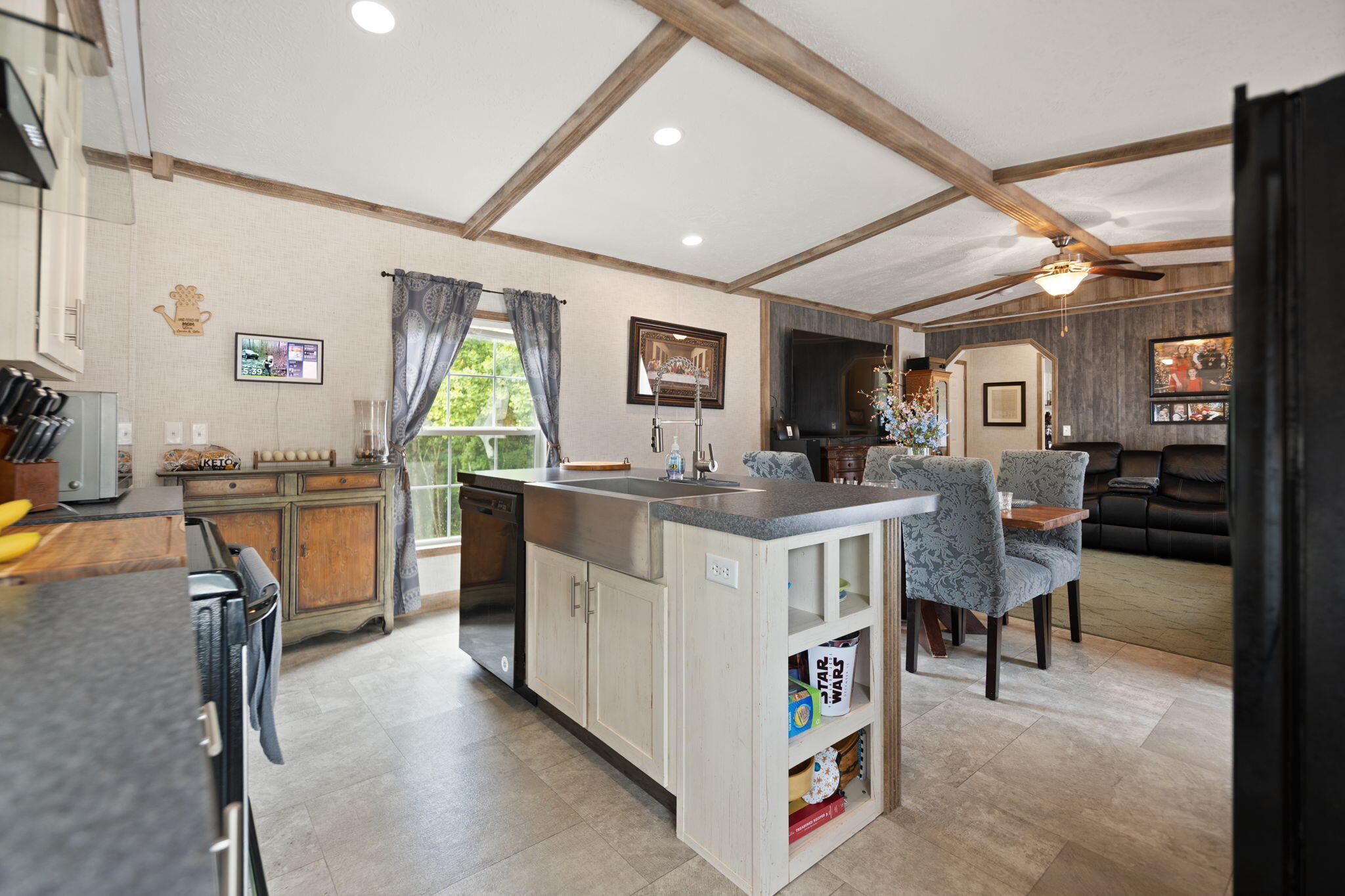 Irvine, Kentucky 40336, United States, 3 Bedrooms Bedrooms, ,2 BathroomsBathrooms,Residential,Active,164552