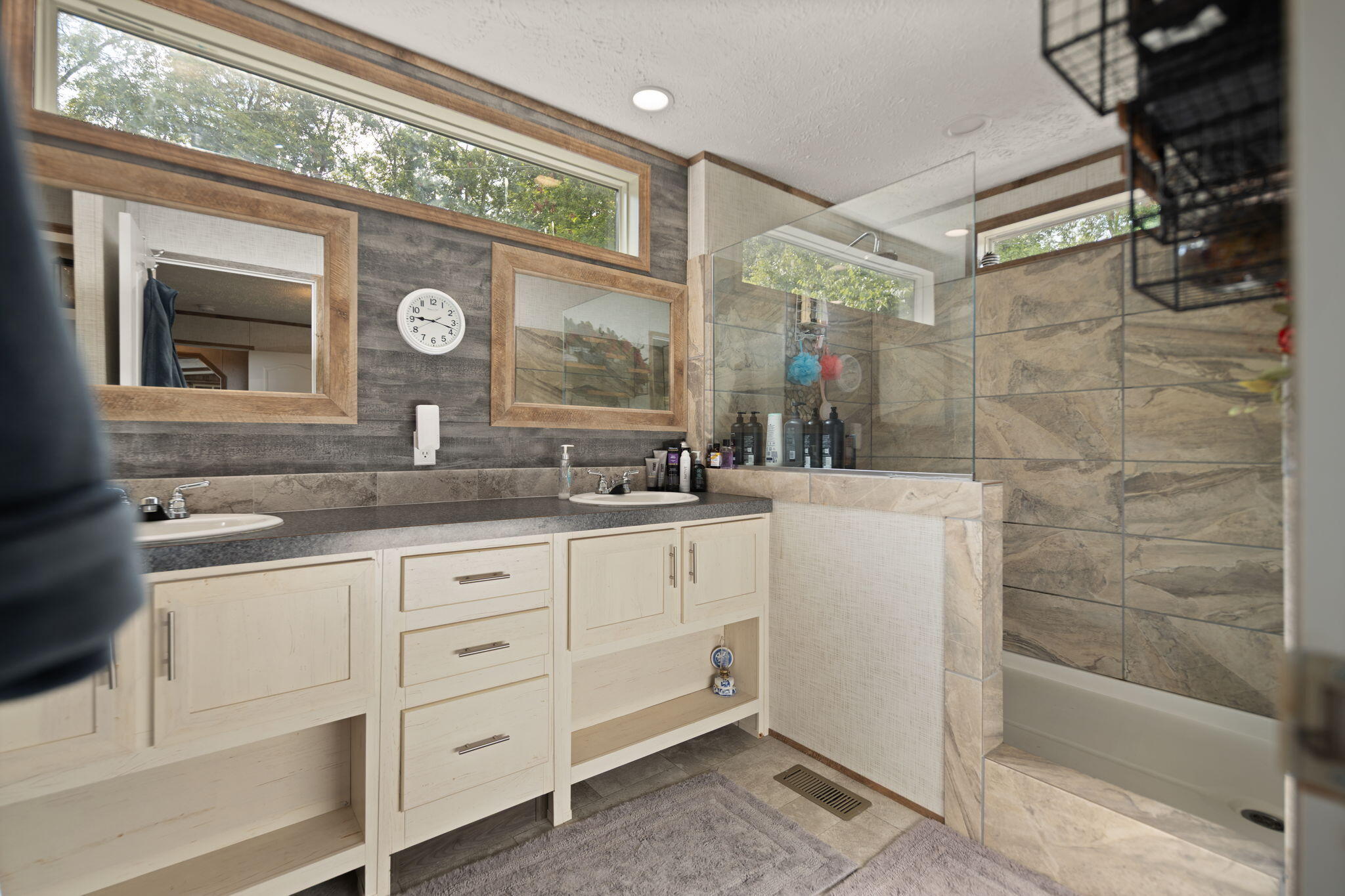 Irvine, Kentucky 40336, United States, 3 Bedrooms Bedrooms, ,2 BathroomsBathrooms,Residential,Active,164552