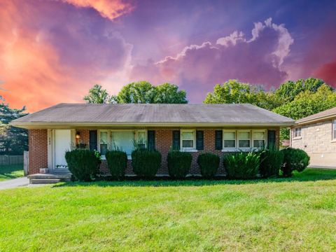 Photo of 242 E Lowry Lane, Lexington, KY 40503 (MLS # 25503237)
