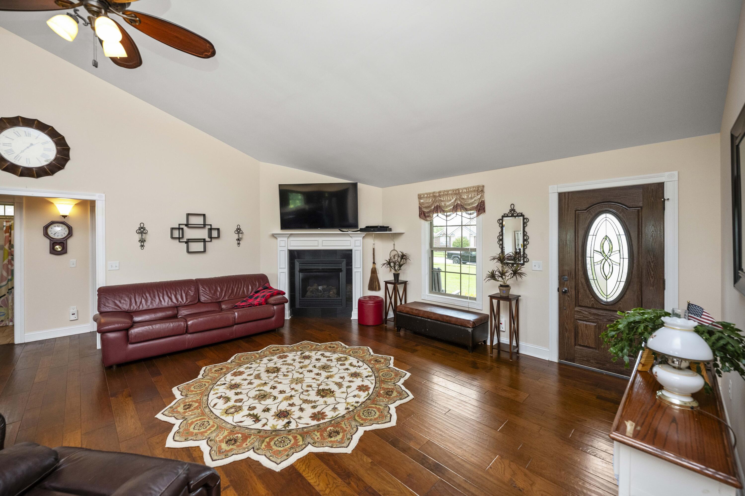 Richmond, Kentucky 40475, United States, 3 Bedrooms Bedrooms, ,3 BathroomsBathrooms,Residential,Active,153142