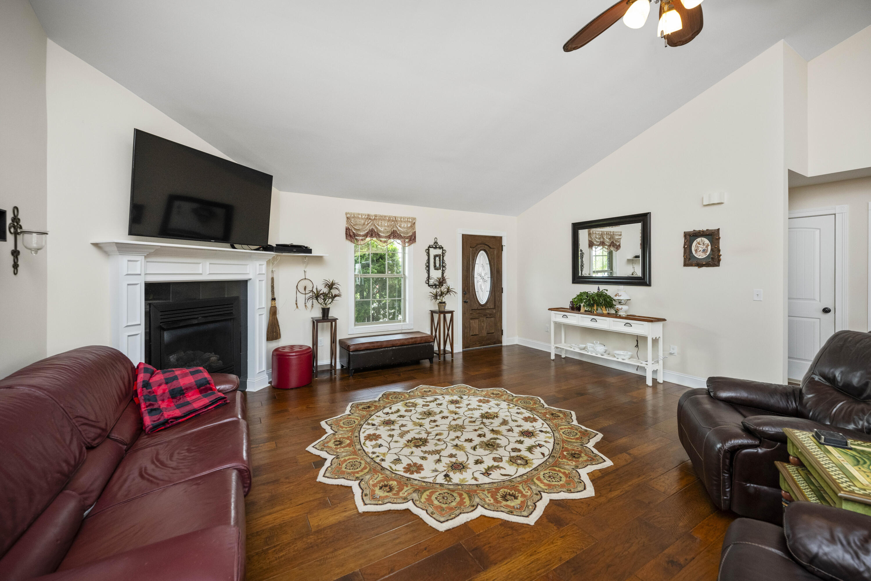 Richmond, Kentucky 40475, United States, 3 Bedrooms Bedrooms, ,3 BathroomsBathrooms,Residential,Active,153142