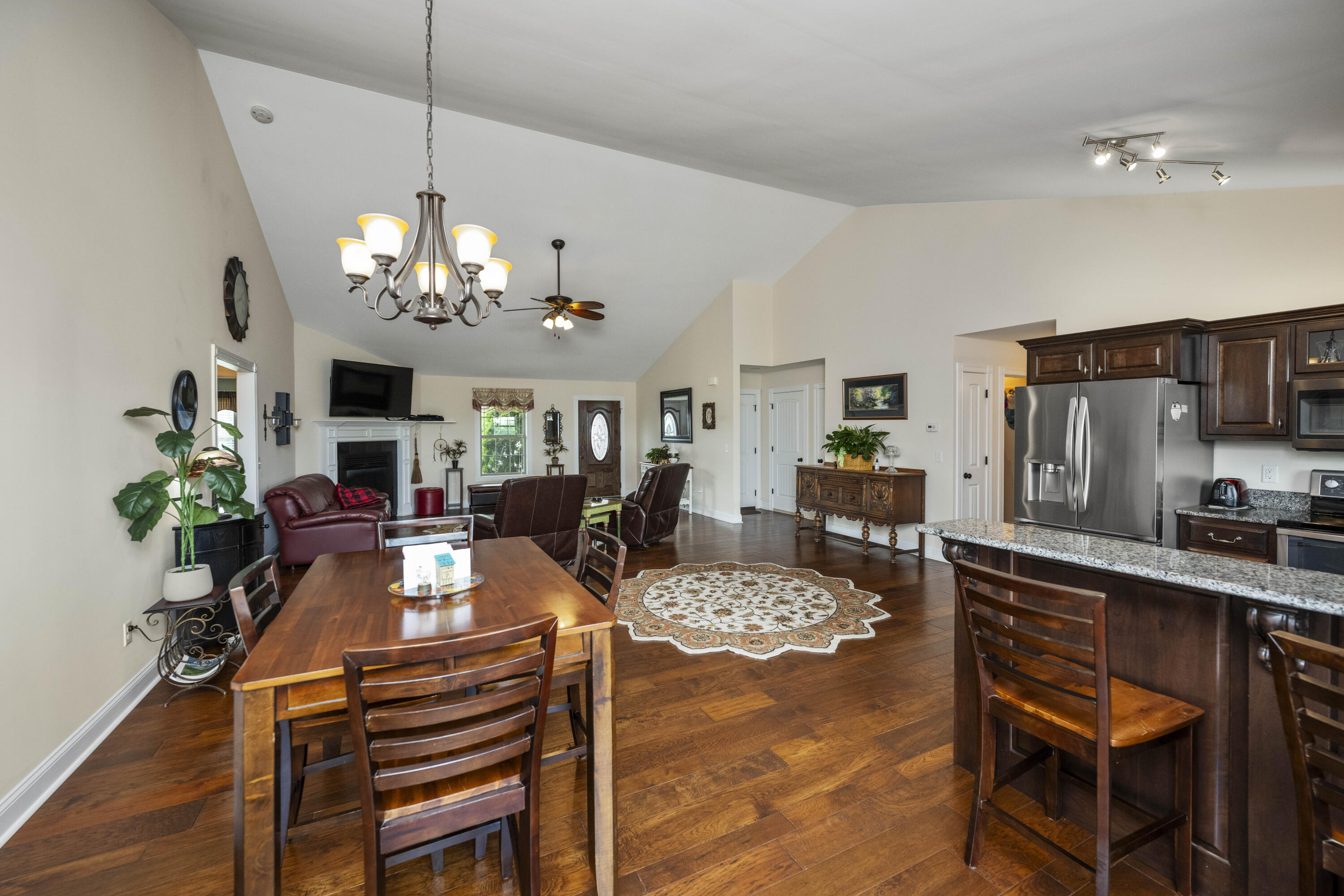 Richmond, Kentucky 40475, United States, 3 Bedrooms Bedrooms, ,3 BathroomsBathrooms,Residential,Active,153142