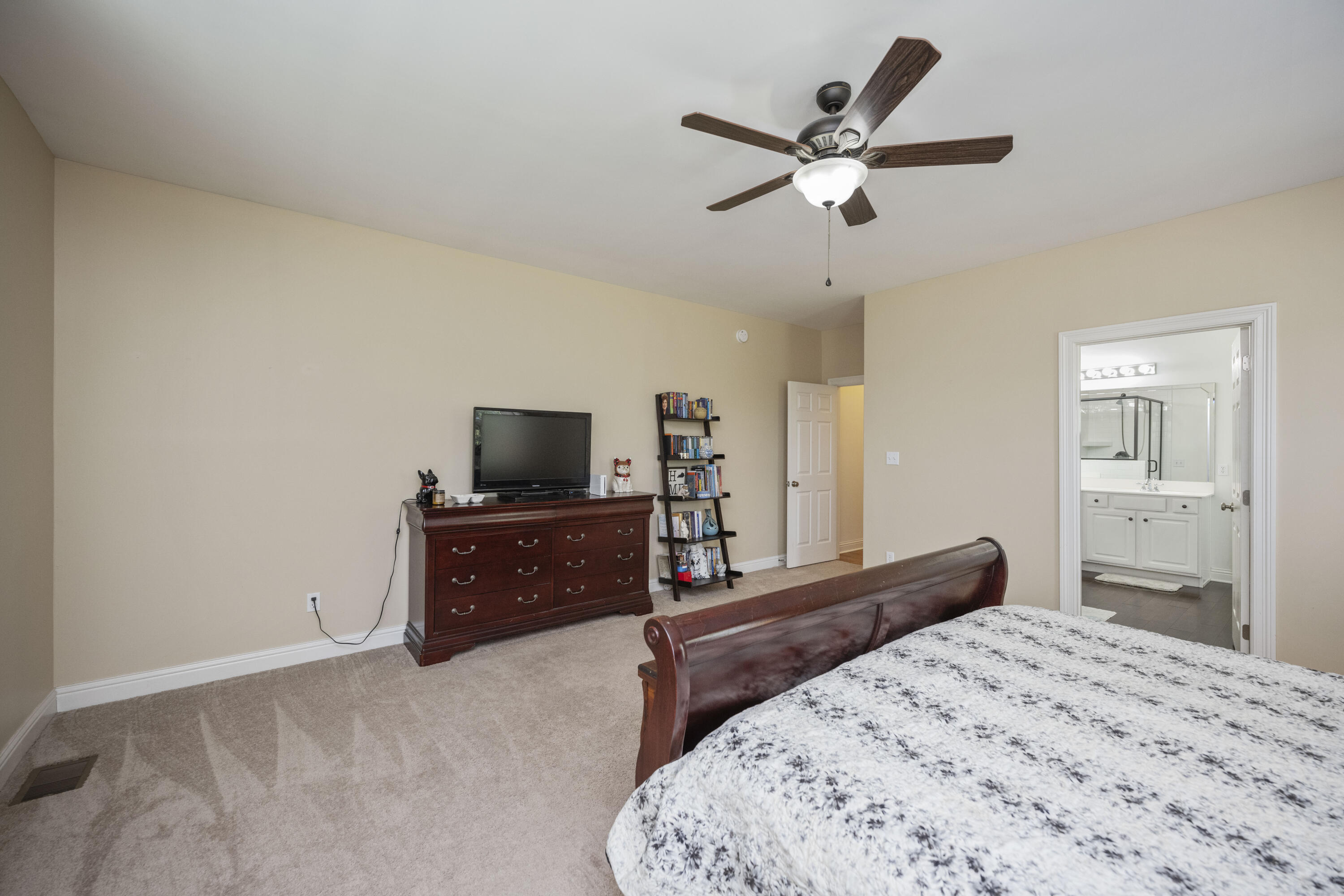 Richmond, Kentucky 40475, United States, 4 Bedrooms Bedrooms, ,3 BathroomsBathrooms,Residential,Active,159568