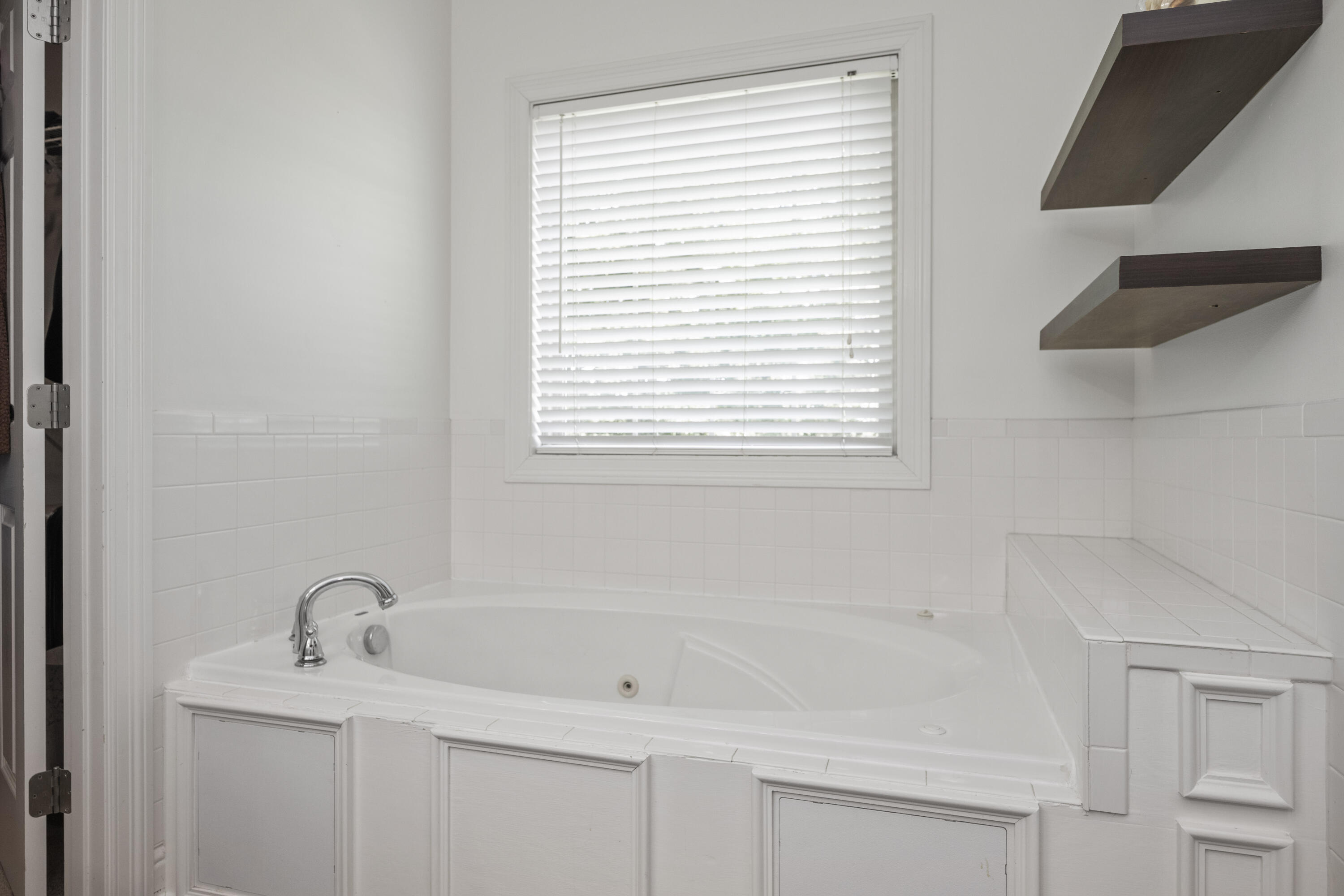 Richmond, Kentucky 40475, United States, 4 Bedrooms Bedrooms, ,3 BathroomsBathrooms,Residential,Active,159568