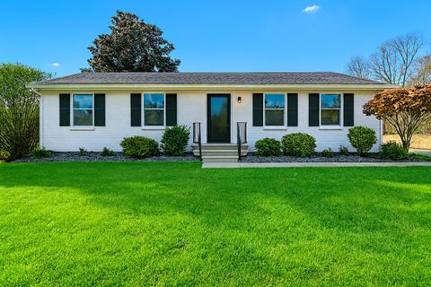 Photo of 1016 Lane Allen Road, Lexington, KY 40504 (MLS # 25502465)